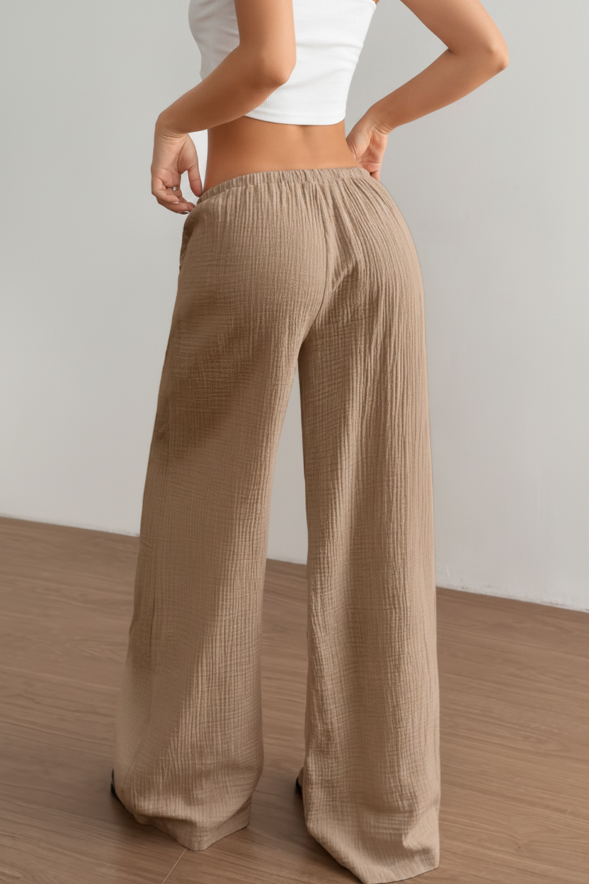 Pantalón beige trasera